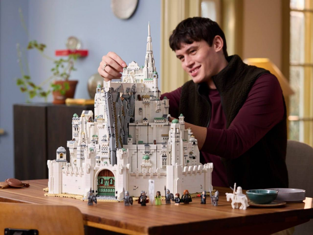 LEGO Minas Tirith 11377 oficjalnie pokazane. Cena w Polsce, data premiery i zawartość zestawu