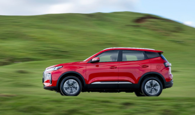 Chery Tiggo 4 Hybrid w Polsce: cena, dane techniczne, pojemność akumulatora, wnętrze i zasięg SUV-a