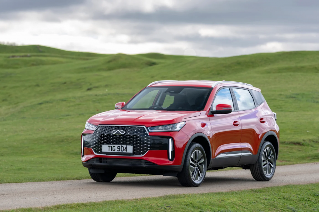 Chery Tiggo 4 Hybrid w Polsce: cena, dane techniczne, pojemność akumulatora, wnętrze i zasięg SUV-a