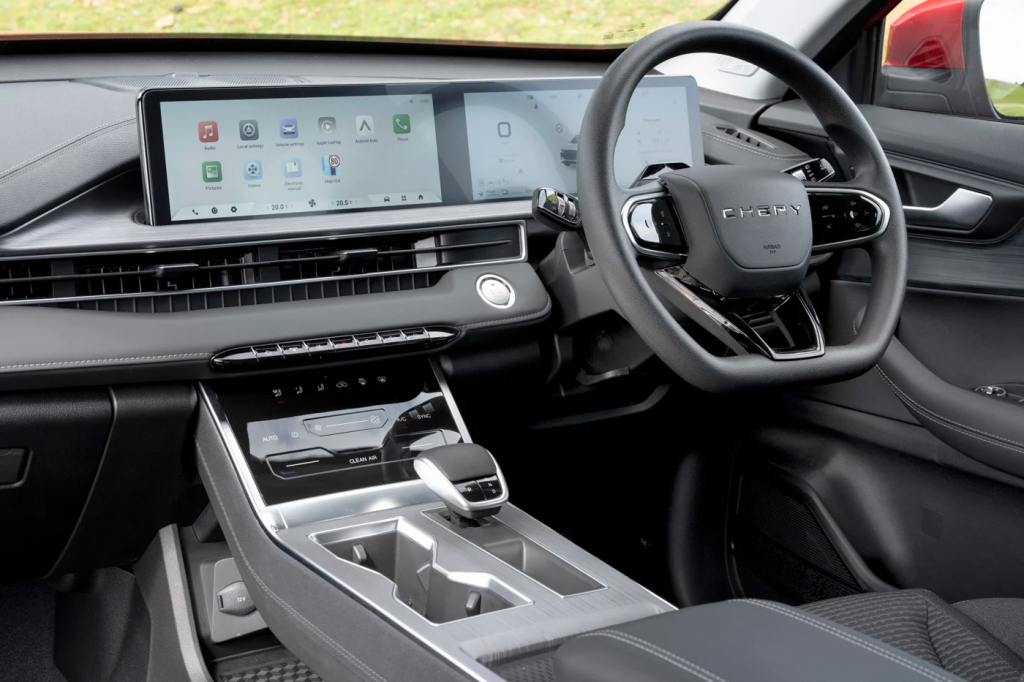 Chery Tiggo 4 Hybrid w Polsce: cena, dane techniczne, pojemność akumulatora, wnętrze i zasięg SUV-a