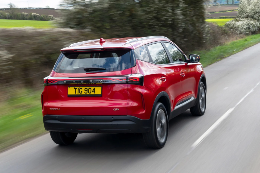 Chery Tiggo 4 Hybrid w Polsce: cena, dane techniczne, pojemność akumulatora, wnętrze i zasięg SUV-a