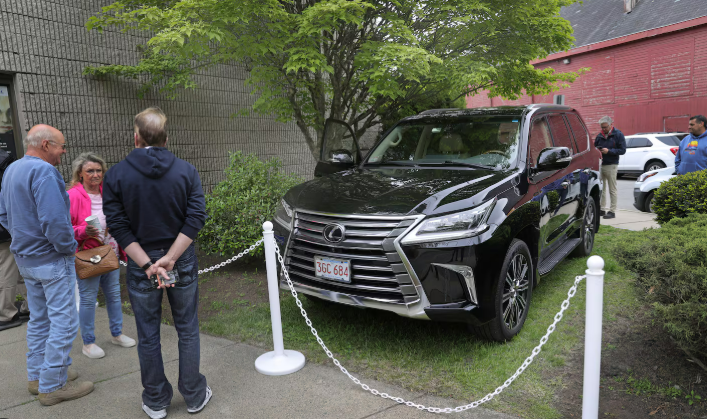 Karen Read Lexus znów na sprzedaż. Ile trzeba zapłacić za SUV-a z głośnej sprawy?