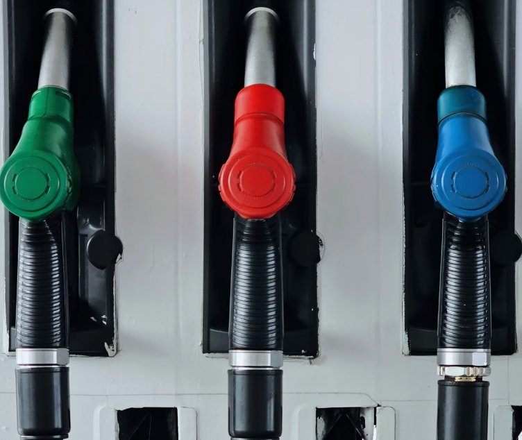 Ceny paliw 19 czerwca 2026. Diesel mocno tanieje, a benzyna wraca do 6 zł