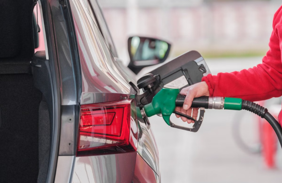 Ceny paliw 26 czerwca 2026: benzyna tanieje, diesel drożeje. Tankować dziś czy jutro?