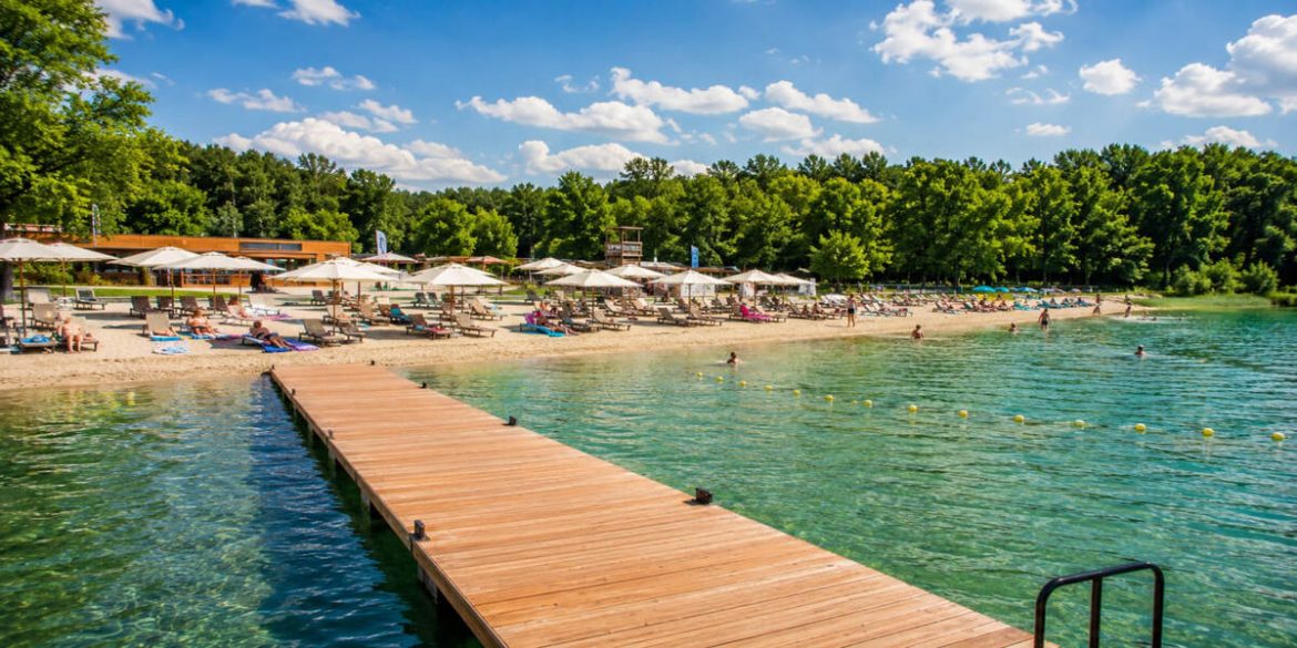 Gdzie się kąpać w Poznaniu 2026? Jeziora, plaże, parkingi i otwarte kąpieliska