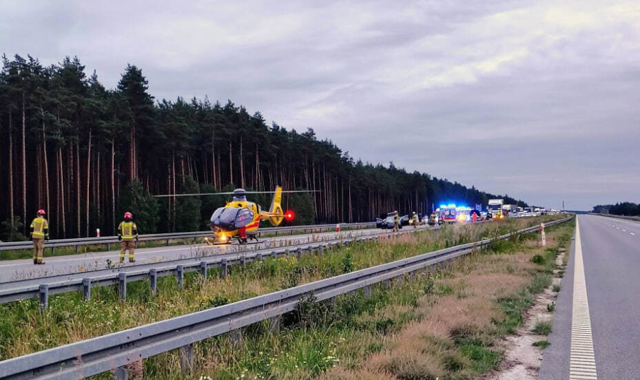 Karambol na A1 pod Woźnikami. Cztery auta rozbite, są ranni