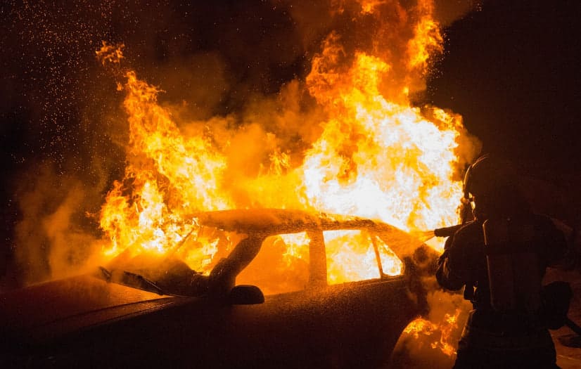 Pożar Peugeota na OS11 Hażlach. Załoga nr 71 pod opieką lekarzy