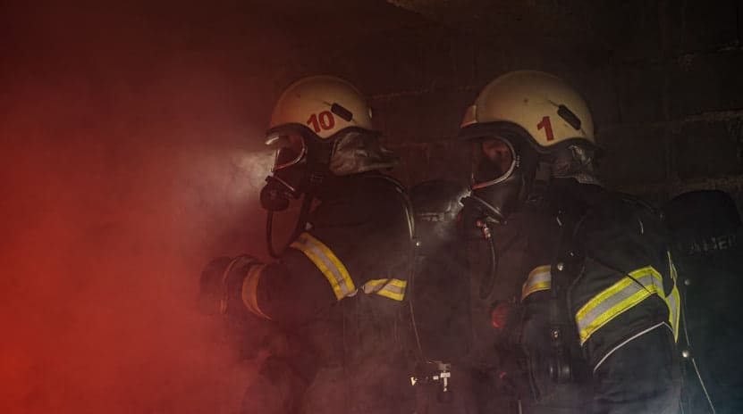 Pożar hali w Skorzewie. Alert RCB dla dwóch powiatów – co wiadomo?