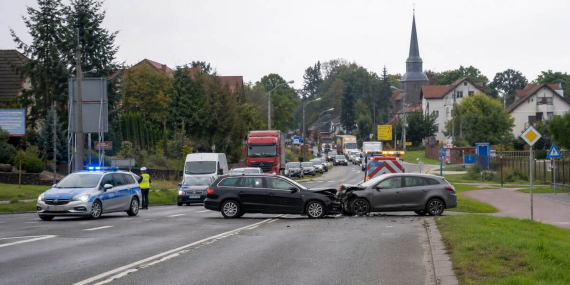 DK10 w Mierzynie zablokowana po zderzeniu. Kiedy droga będzie przejezdna?