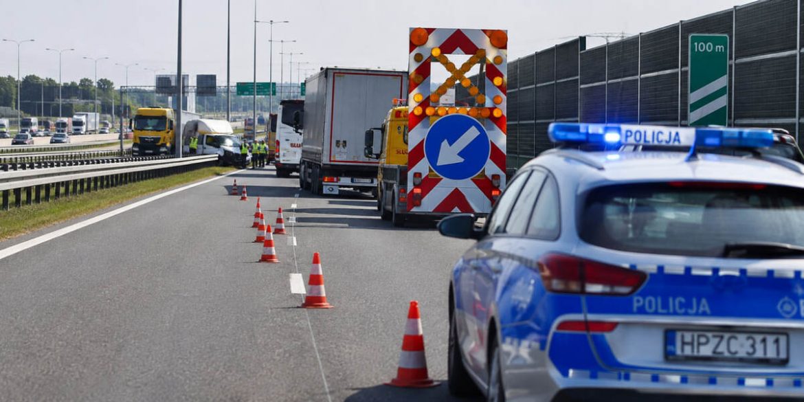 Wypadek na S8 między Opaczą i Jankami. Dwa pasy zablokowane, czy trasa jest przejezdna?