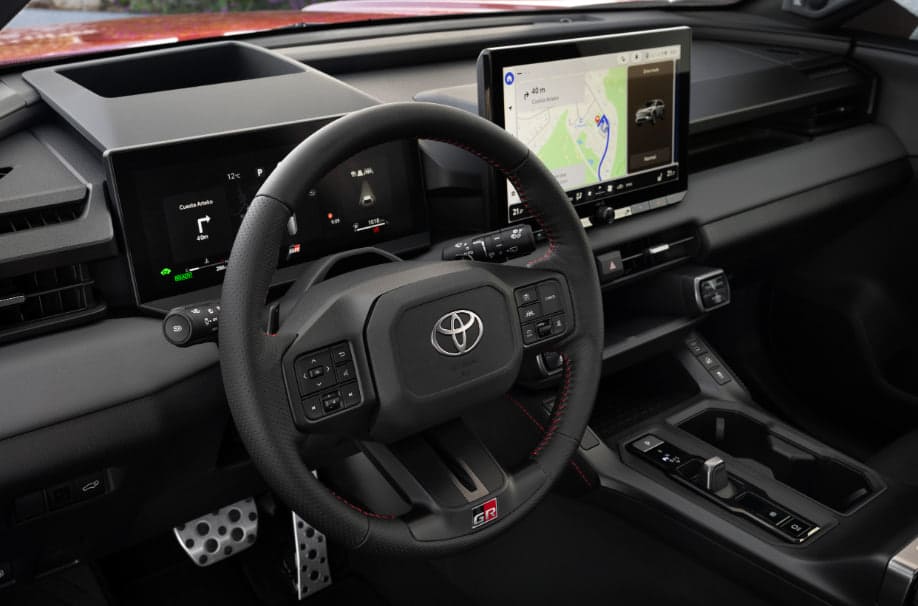 Toyota RAV4 PHEV 2026 zaskakuje zasięgiem. W teście przejechała ponad 150 km na prądzie