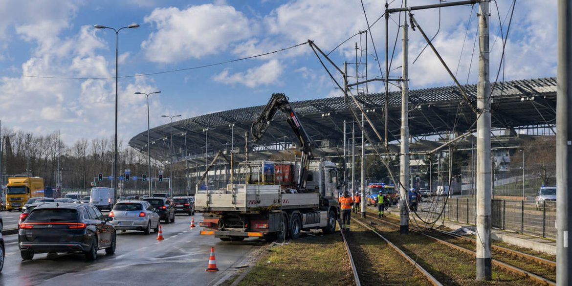 DK79 w Chorzowie po zerwaniu trakcji. Co z ruchem i tramwajami?