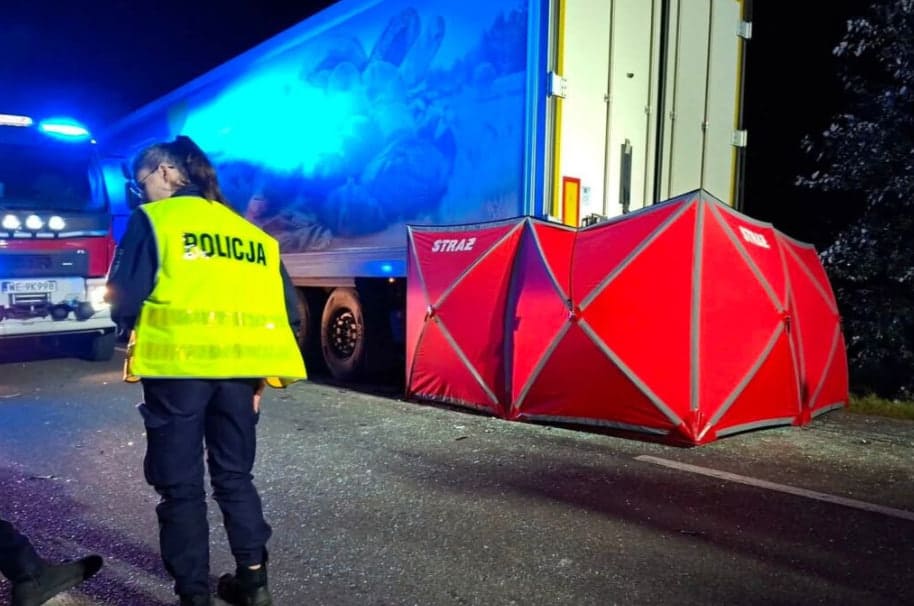 Wypadek na DW618 w rejonie Pniewa. 20-letni kierowca zginął po zderzeniu z ciężarówką