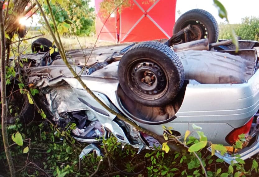 Wypadek w Wólce Biskiej pod Biłgorajem. Renault zderzył się z dwoma BMW, jedna osoba nie żyje