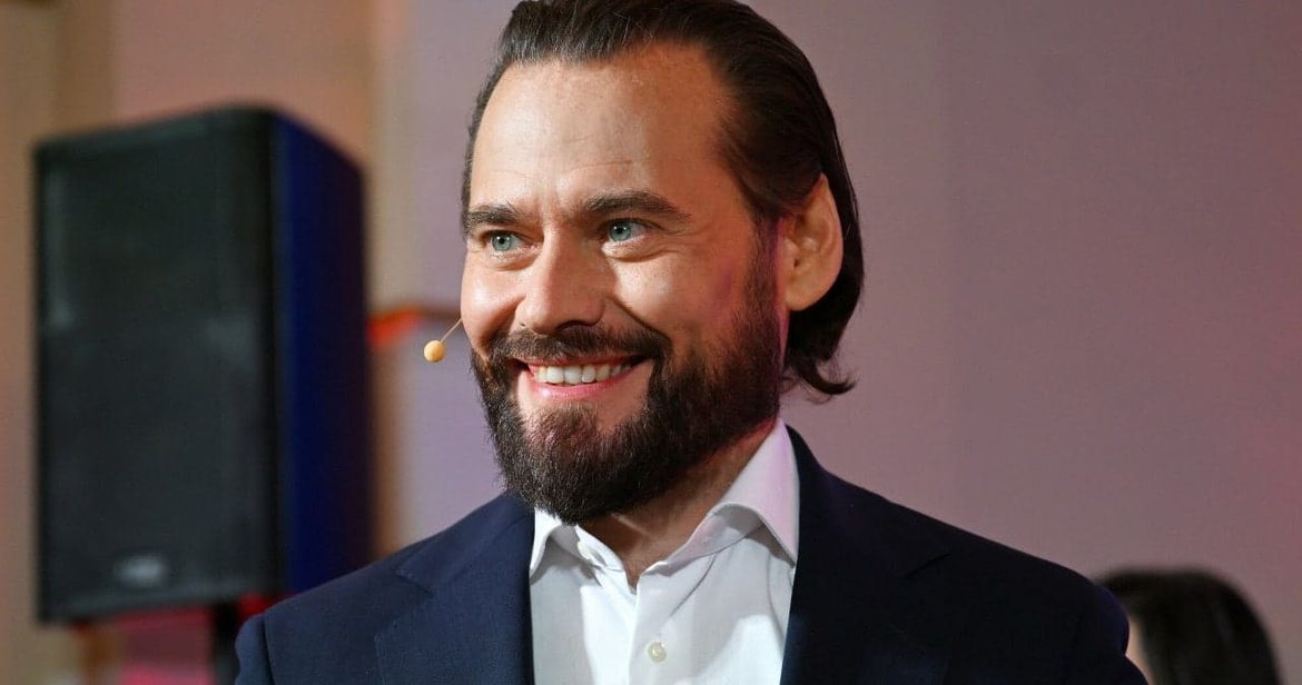 Krzysztof Stanowski stracił prawo jazdy. Jechał 110 km/h przy limicie 50